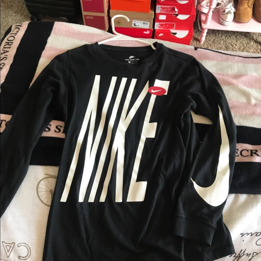 NIKE LONGSLEEVE TEE